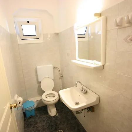 Guest house Niriton 2*